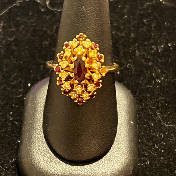 Stunning Vintage 14K HGE Lind Ring with Ruby Red Faux Gemstone - Floral Design - Picture 2 of 7